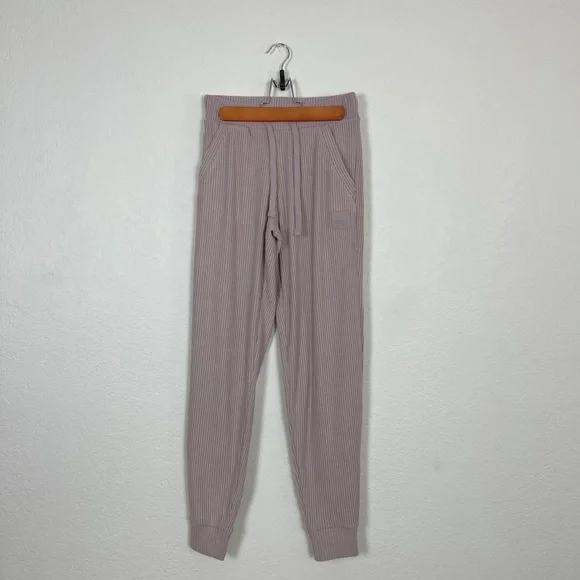 ❌SOLD❌ NWOT Alo Yoga Muse Sweatpant in Dusty Pink - Picture 6 of 8